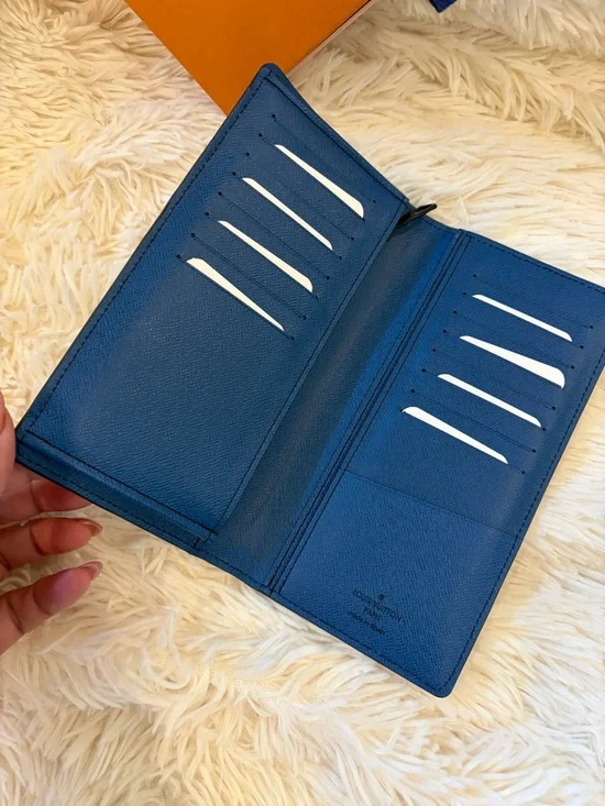 LOUIS VUITTON EPI LEATHER BIFOLD WALLET - Picture 6 of 7